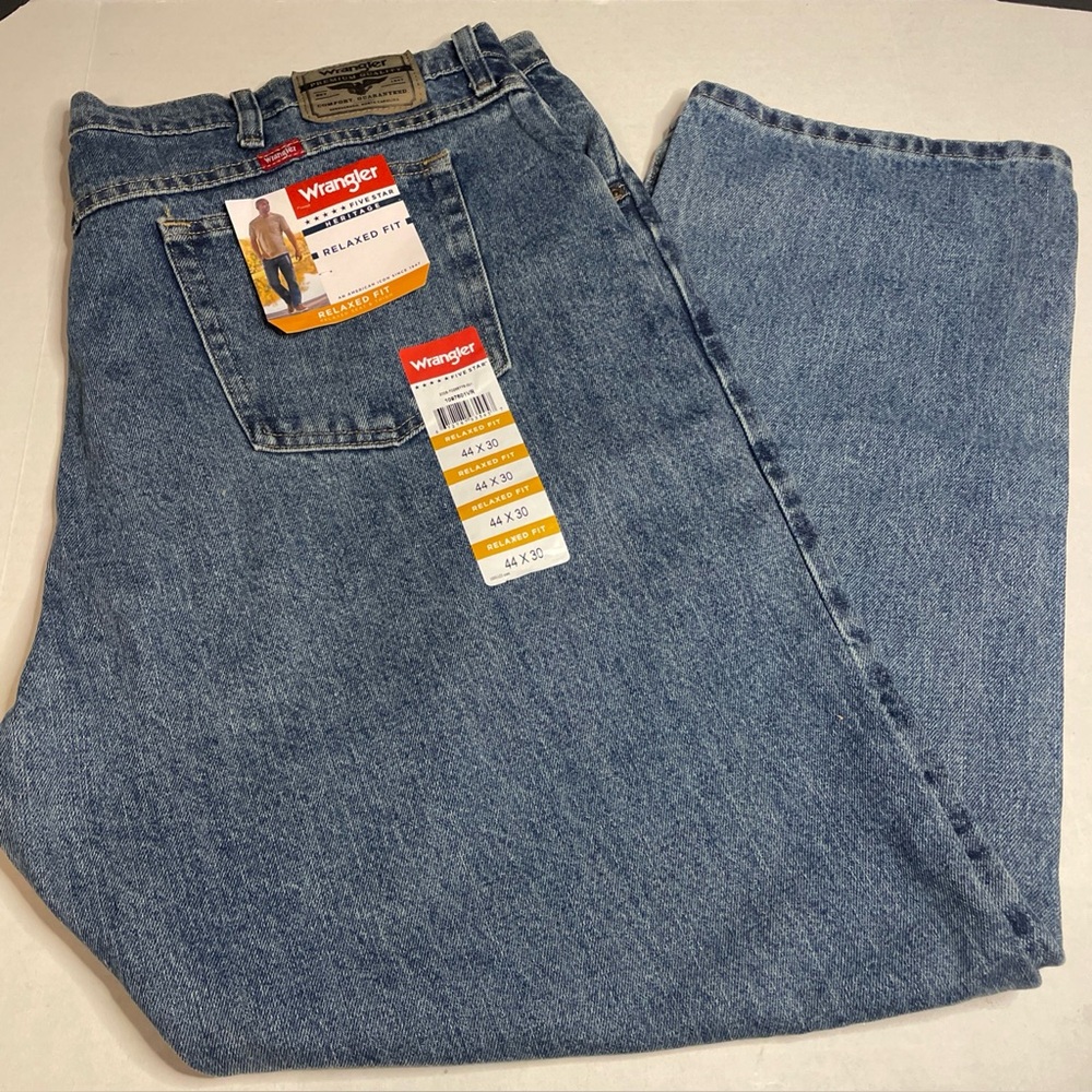 New Wrangler Relaxed Fit Mens Jeans Size 44 x 30 Blue Relaxed Seat & Thigh NWT